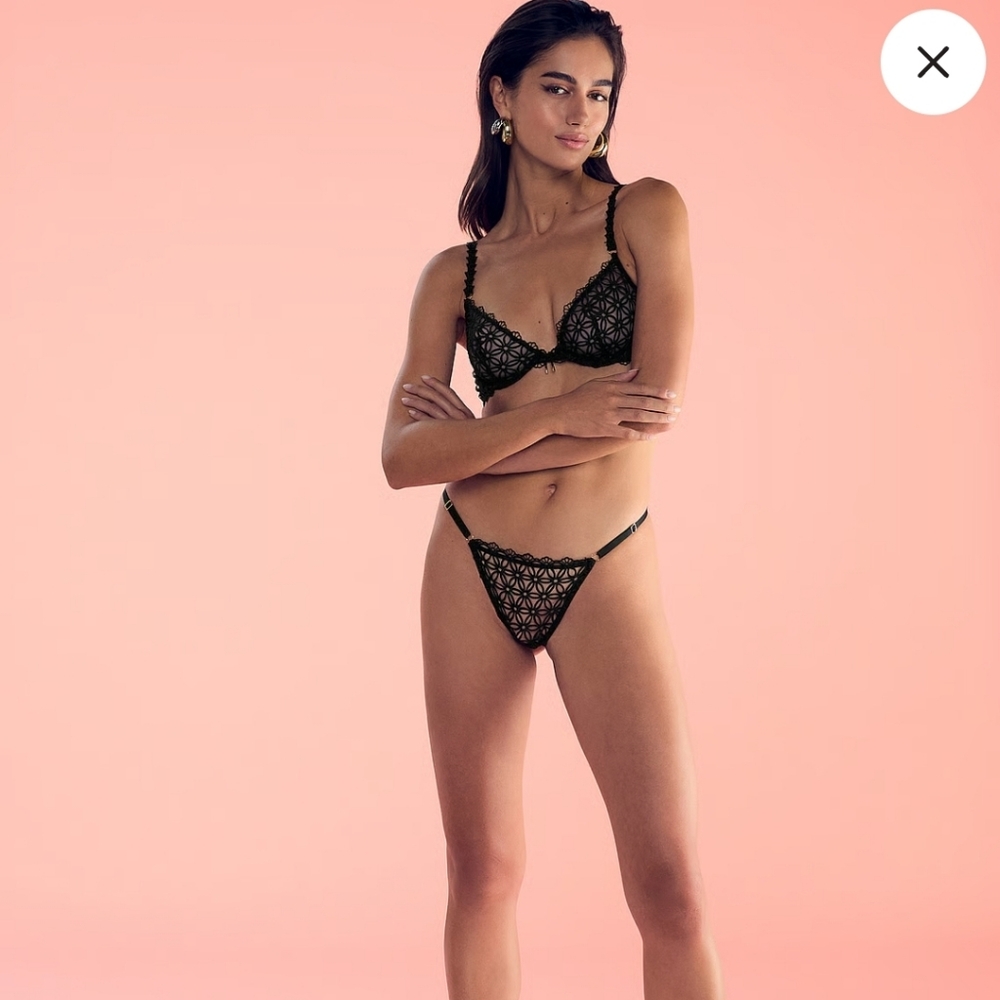 Geo Daisy Lace Very Sexy Unlined Bra With Thong (Set)